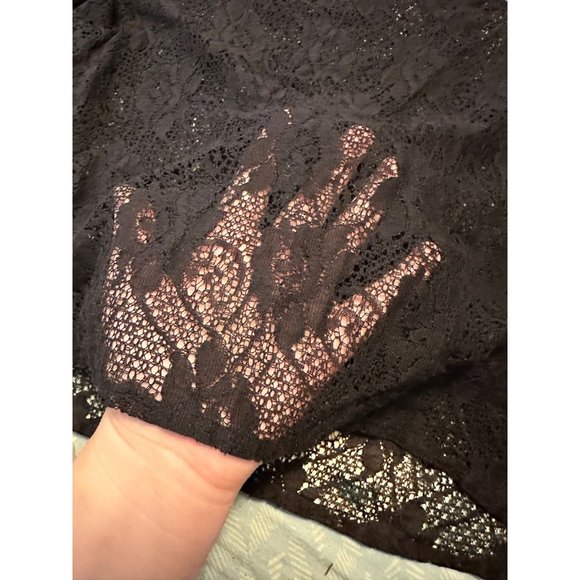 6 FOR $15 WAYF medium black lace top - Picture 4 of 5